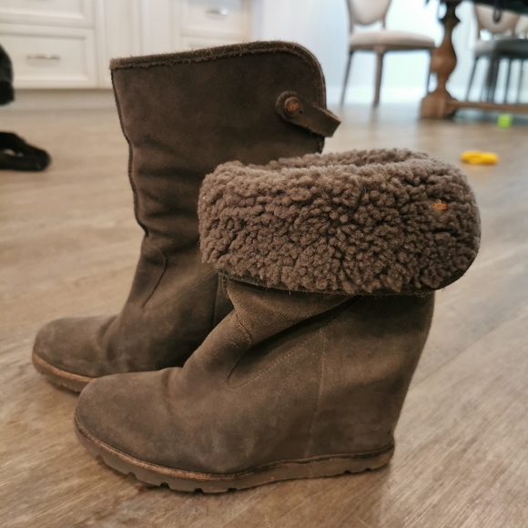 UGG Wedge Boots - Picture 7 of 7